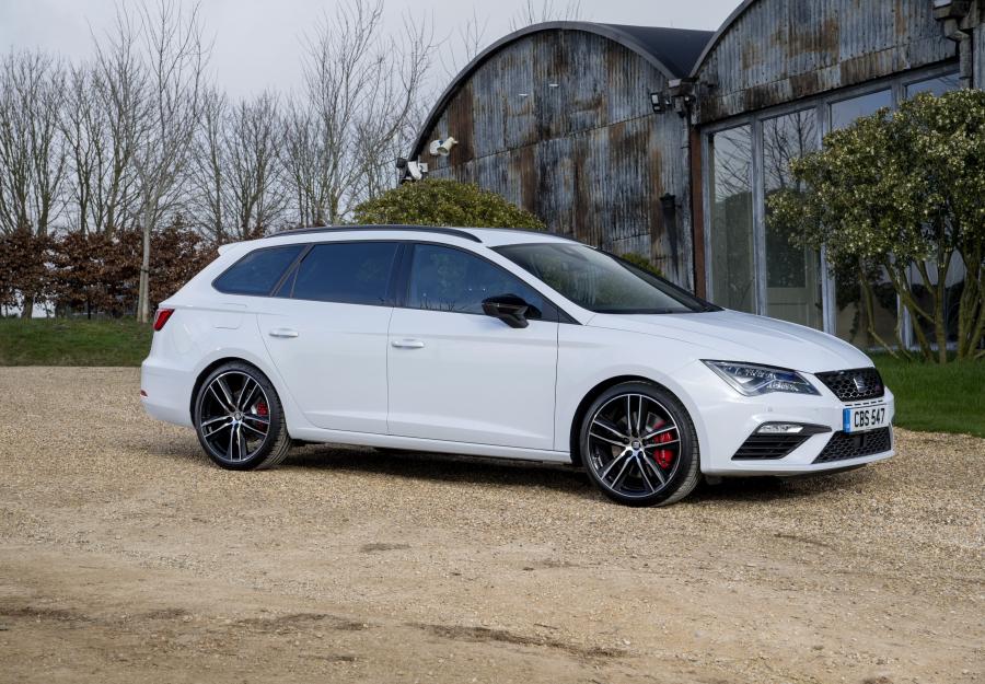  Seat Leon ST Cupra 300 2017 года  (UK) (фото 13 из 40)